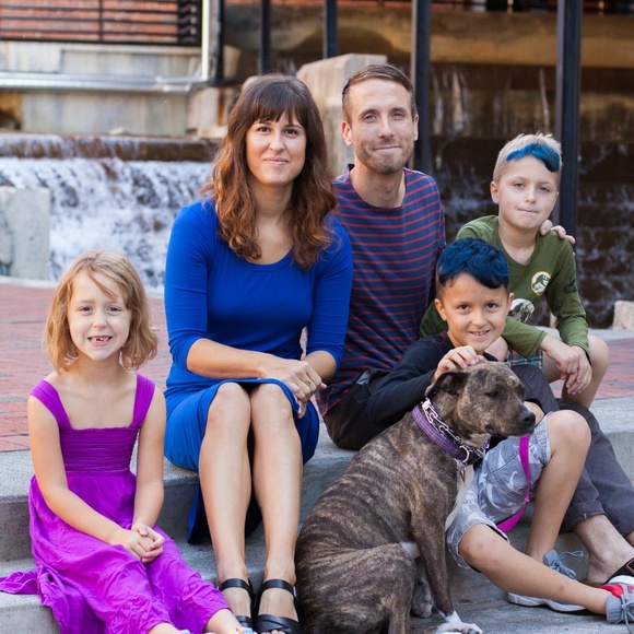 Meet your Posher, Quinn - Picture 1 of 1